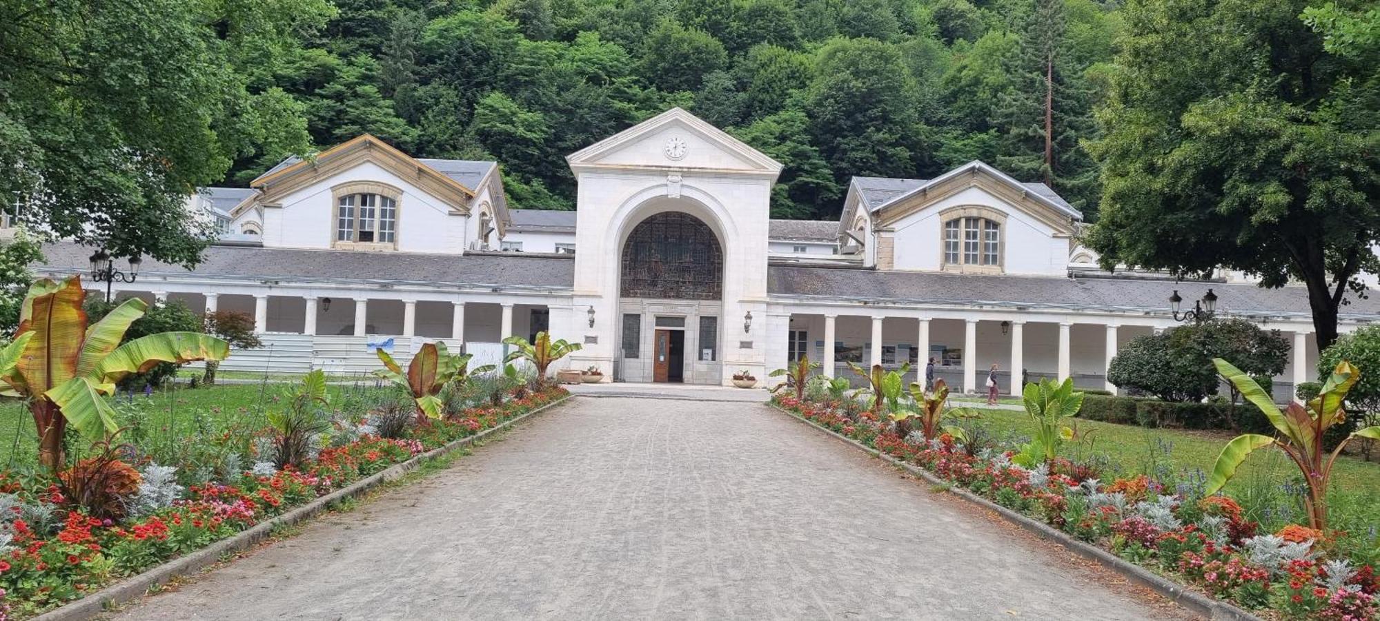 Апартаменти Le Louchonnais, T2, Wifi, 4 Personnes Bagneres-de-Luchon Екстер'єр фото