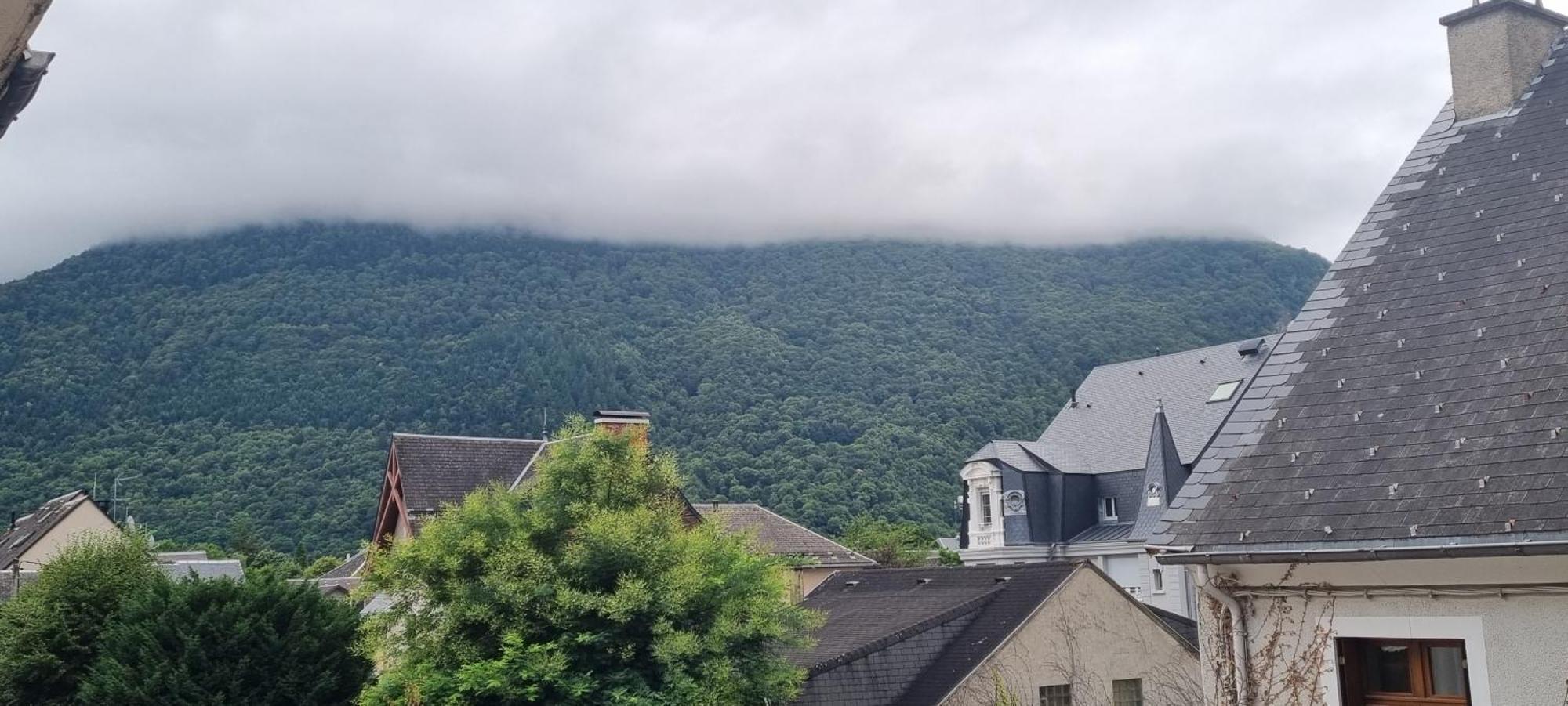 Апартаменти Le Louchonnais, T2, Wifi, 4 Personnes Bagneres-de-Luchon Екстер'єр фото