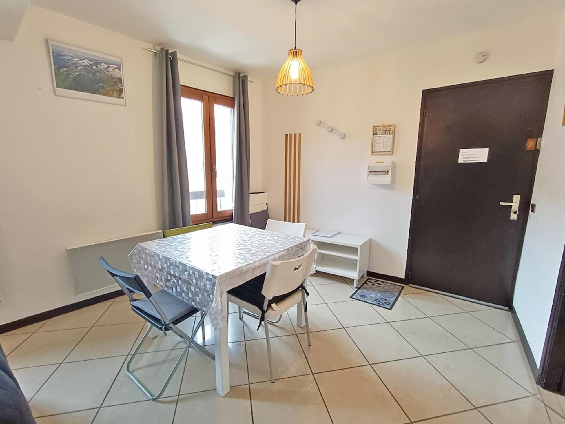 Апартаменти Le Louchonnais, T2, Wifi, 4 Personnes Bagneres-de-Luchon Екстер'єр фото