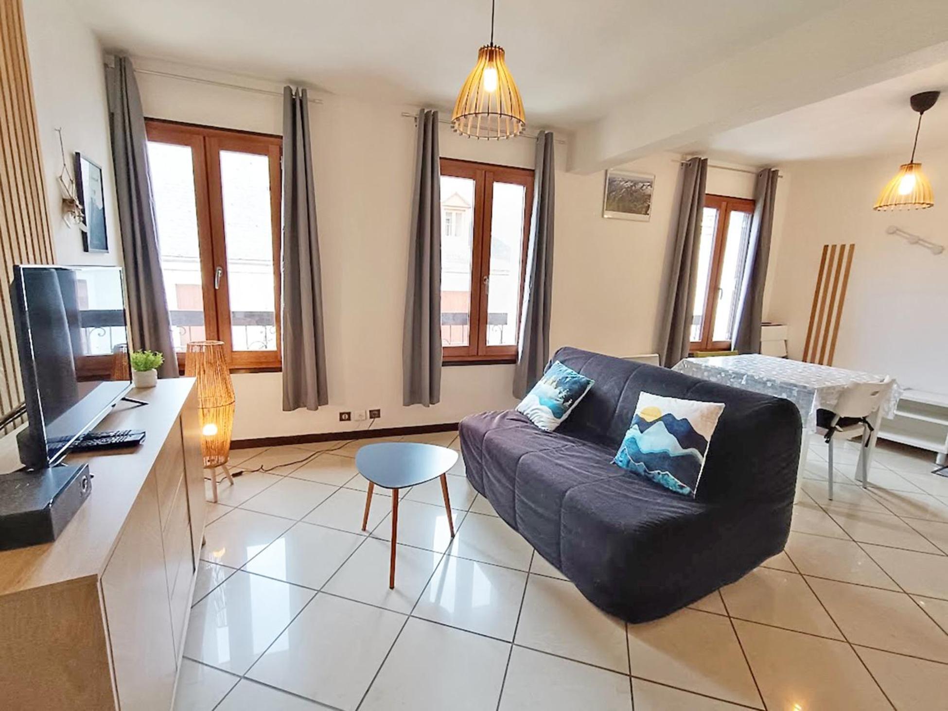Апартаменти Le Louchonnais, T2, Wifi, 4 Personnes Bagneres-de-Luchon Екстер'єр фото